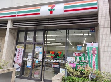 コンビニ　セブンイレブン横浜川辺町店（コンビニ）まで304m