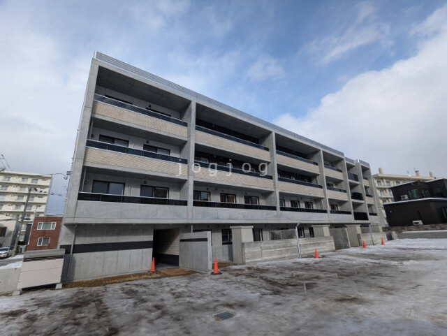 【札幌市南区真駒内本町のマンションの建物外観】