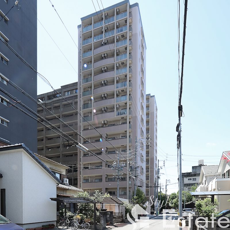 名古屋市西区菊井のマンションの建物外観