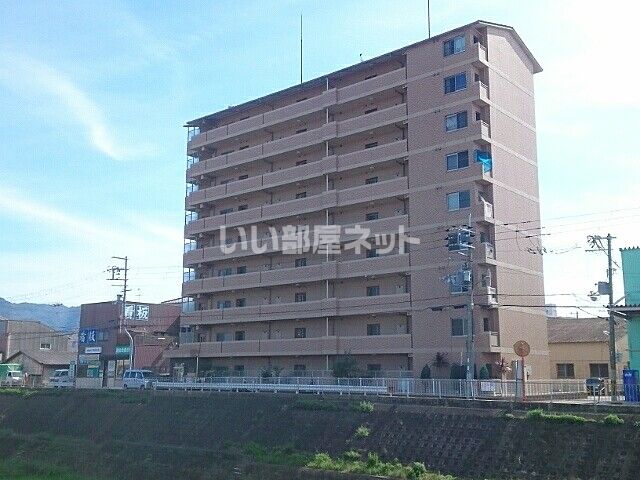 八尾市高砂町のマンションの建物外観