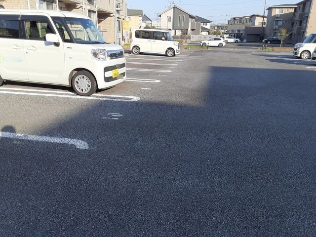 【カーサ・ドルチェの駐車場】