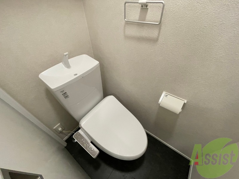 トイレ　ウォシュレット付きトイレになります。快適ですね。