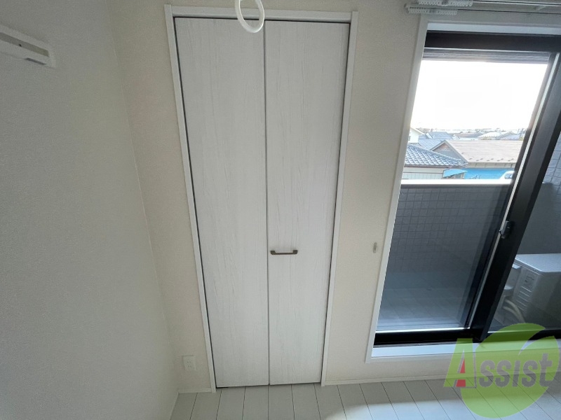 収納　洋室には収納もございます。衣類の収納に良いですね。