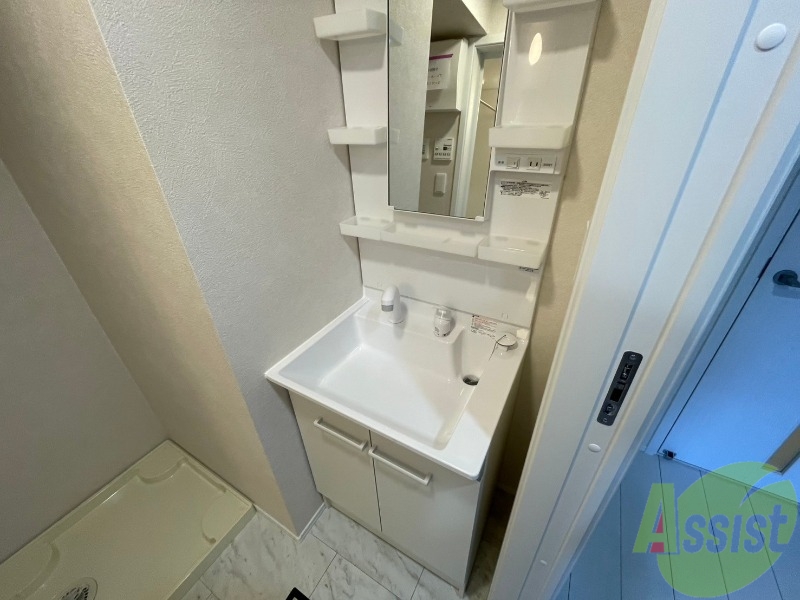 洗面設備　独立洗面台は収納が多く、快適にご使用いただけます。