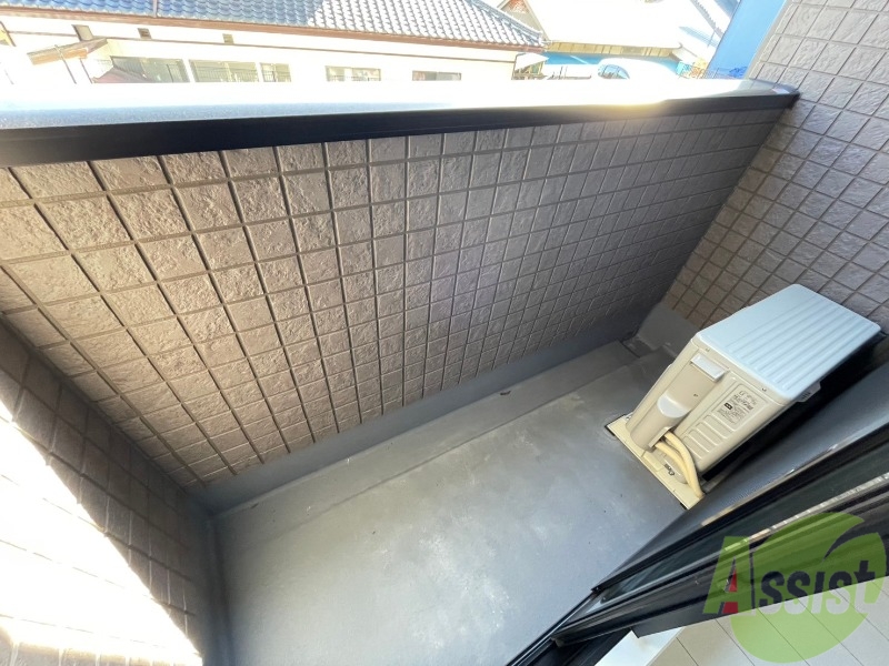 バルコニー　こちらはバルコニーになります。物干し竿も設置できます。