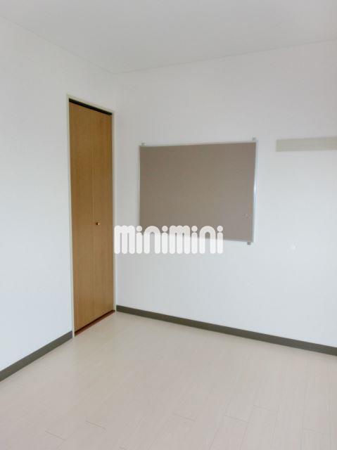 その他　掲示ができるボード付いています。