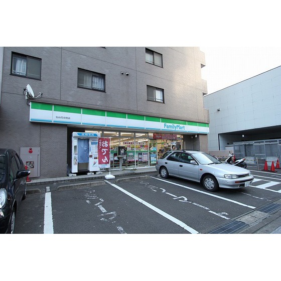 コンビニ　ファミリーマート仙台花京院店（コンビニ）まで458m