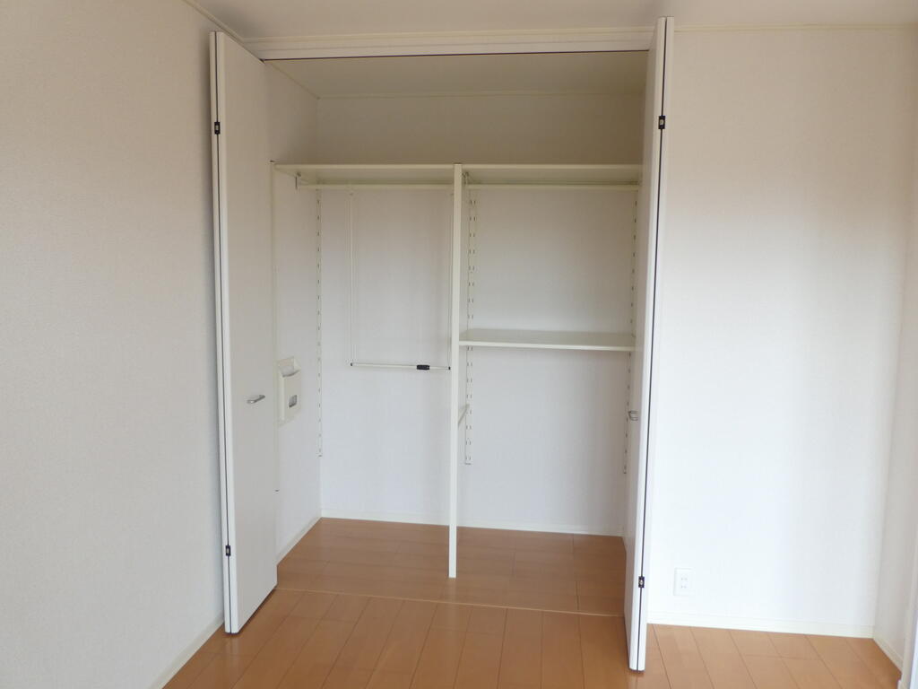 その他設備　南側洋室収納★