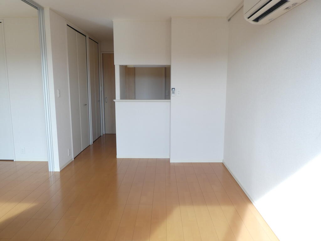 居室・リビング　日の光がたくさん入るリビング☆