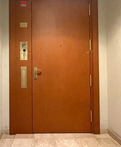 玄関　※別部屋の参考写真です。