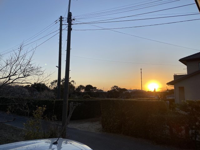 眺望　居間からの夕日です。