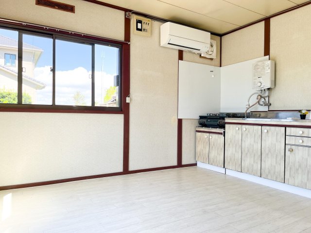 居室・リビング　日当たり良好で、清々しい朝を迎えることができます。