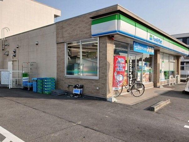 コンビニ　ファミリーマート（コンビニ）まで540m