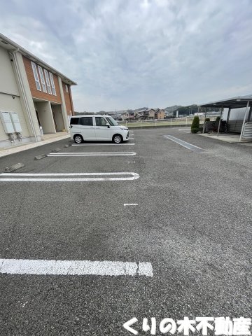 駐車場　車をお持ちの方に嬉しい駐車場付きの物件です