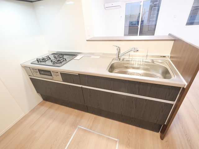 キッチン　コンパクトなキッチンで掃除もラクラク