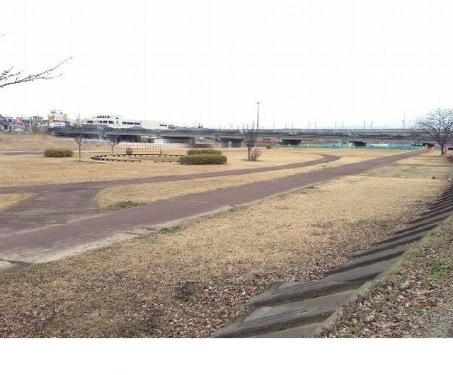 公園　御山緑地運動公園（公園）まで600m