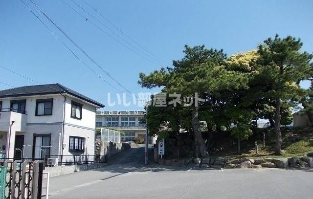 小学校　蒲郡市立大塚小学校（小学校）まで405m