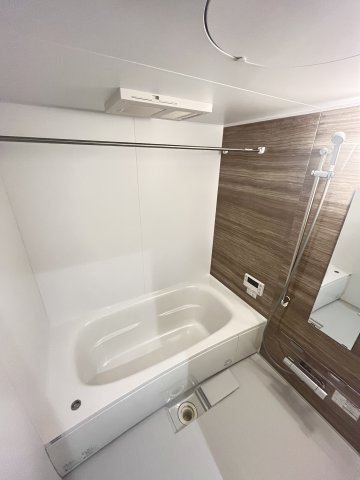 バス・シャワールーム　落ち着いた空間のお風呂です
