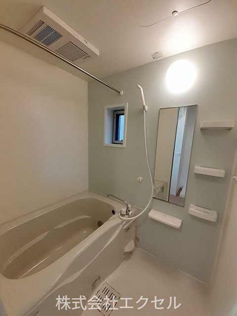 バス・シャワールーム　追い焚き・浴室乾燥機能付きお風呂です。