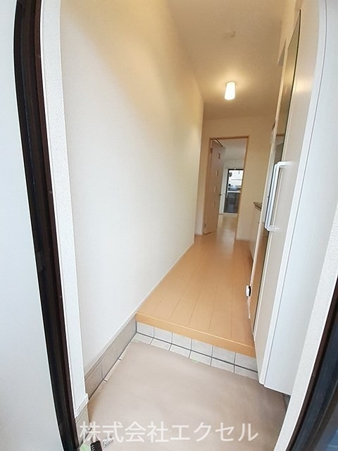 玄関　広々とした玄関です。