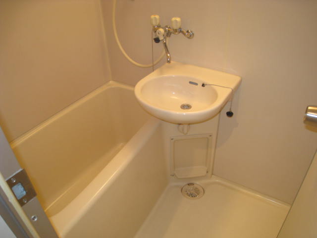 バス・シャワールーム　※写真別のお部屋のものです。現況を優先させて頂きます。