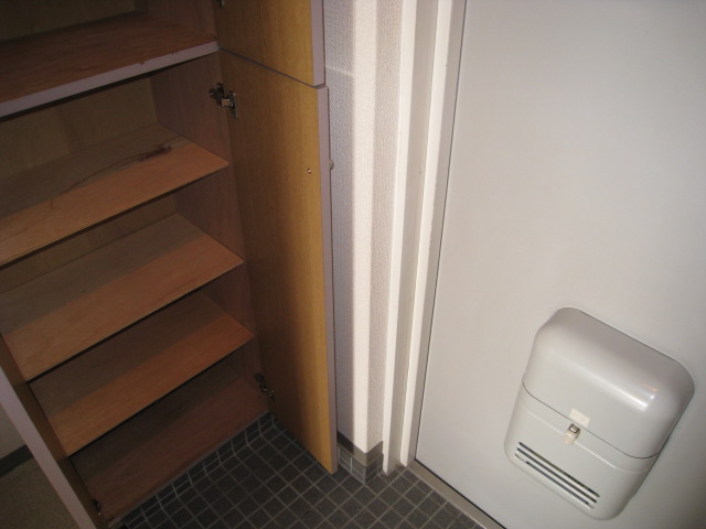 玄関　※写真別のお部屋のものです。現況を優先させて頂きます。