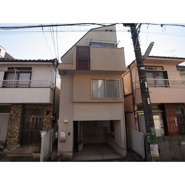 建物外観　木造３階建