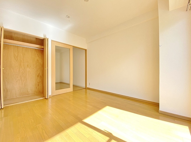 収納　ワイドサイズのクローゼットございます