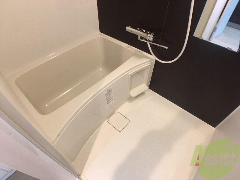 バス・シャワールーム　お風呂になります。一日の疲れを癒してくださいね。