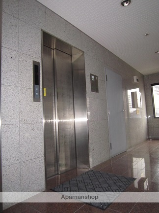 ロビー　駐車場