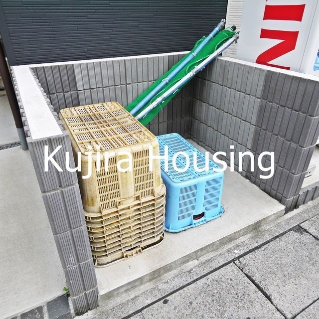 その他共有部分　★忙しい朝に便利な入り口横のごみ置き場★