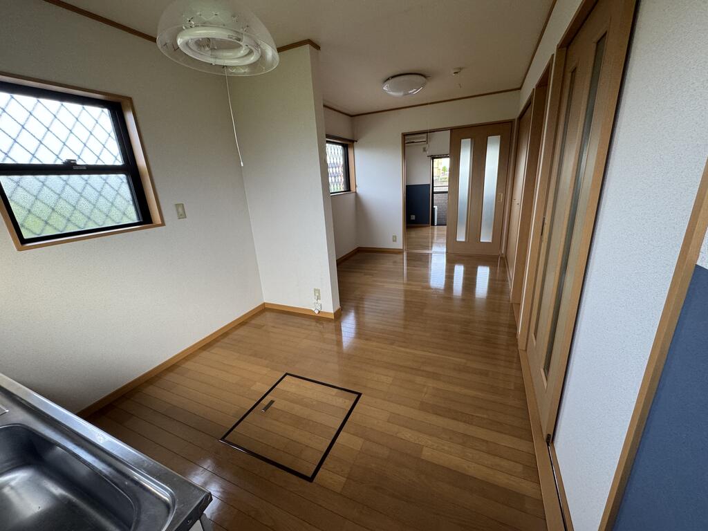 ＪＲ水郡線 常陸大宮駅 徒歩10分 2階建 築27年の居間写真
