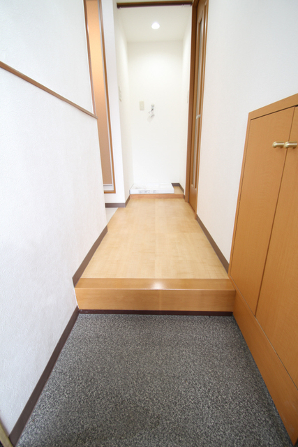 玄関　※別室の参考写真の為、現況優先です。