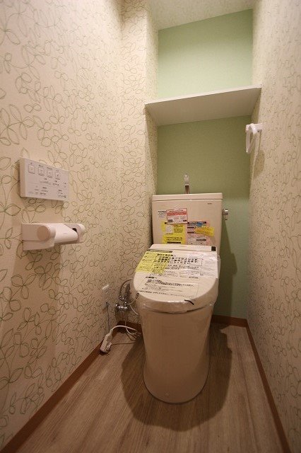 トイレ　同物件、別号室のものです。