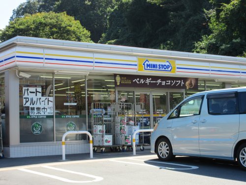 コンビニ　ミニストップ鎌倉十二所店（コンビニ）まで124m