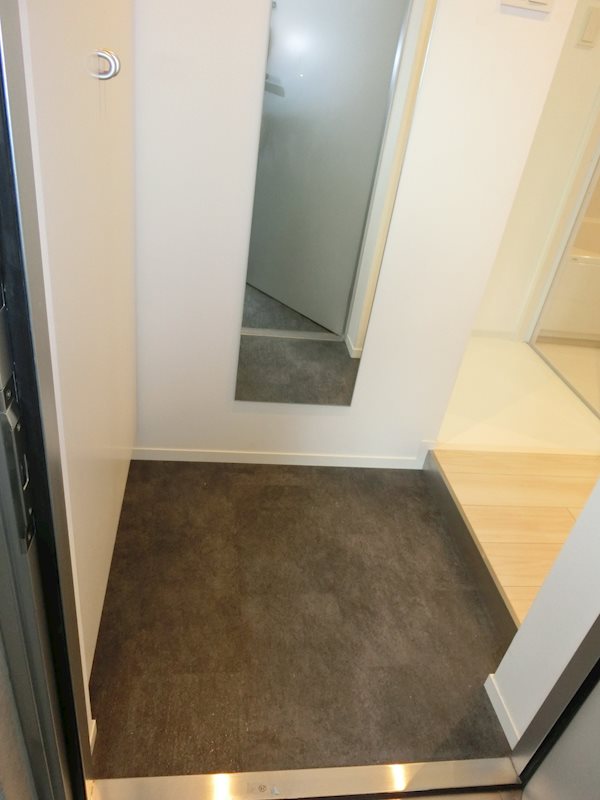 玄関　※別部屋の参考写真です。