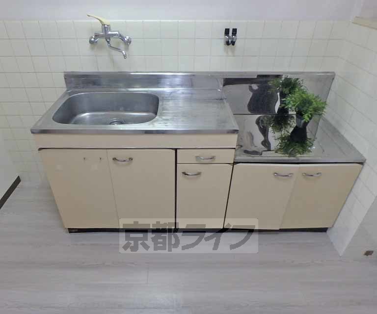 キッチン　一人暮らしにちょうどいいサイズ