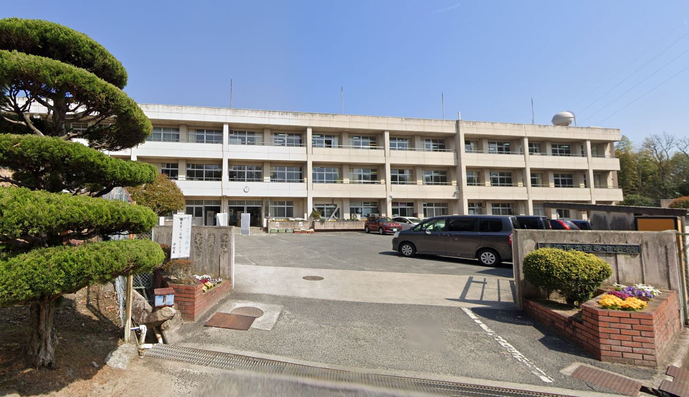 中学校　尾道市立高西中学校（中学校）まで1949m