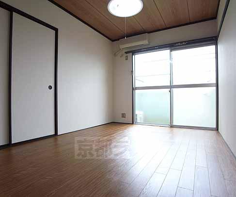 居室・リビング　明るいお部屋です