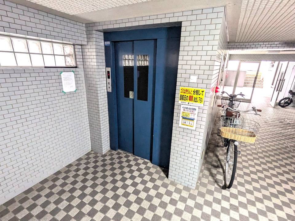 エントランス　エレベーター