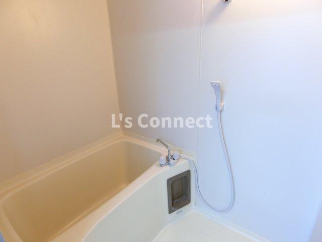 バス・シャワールーム　給湯式のお風呂です。