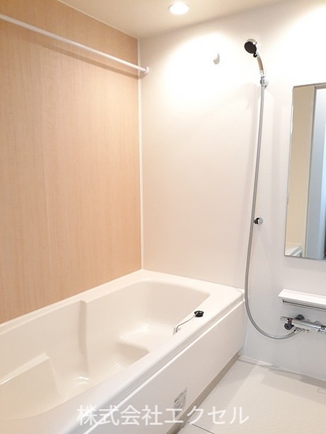 バス・シャワールーム　追い焚き機能付きです。