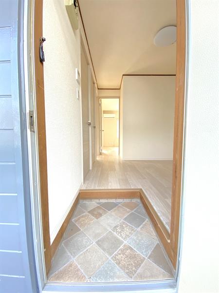 玄関　明るい印象の玄関