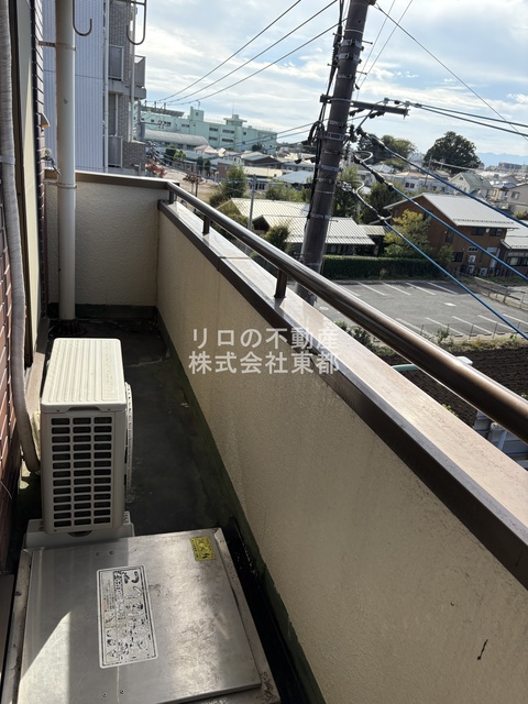 バルコニー　お天気のいい日は洗濯物も気持ちよく干せますね！