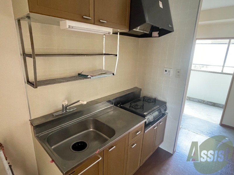 キッチン　調理スペースも有り、冷蔵庫や棚も問題なく置けそうですね。