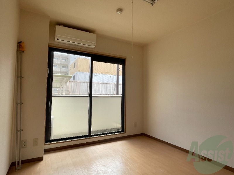 居室・リビング　陽当たりが良く、広々として過ごしやすそうです。