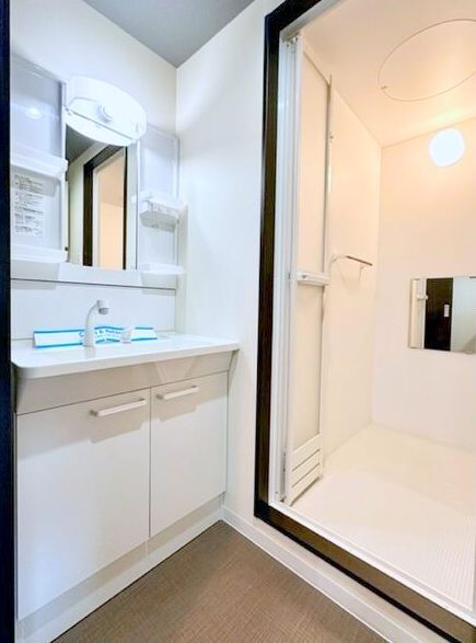 洗面設備　シャワー付きです♪