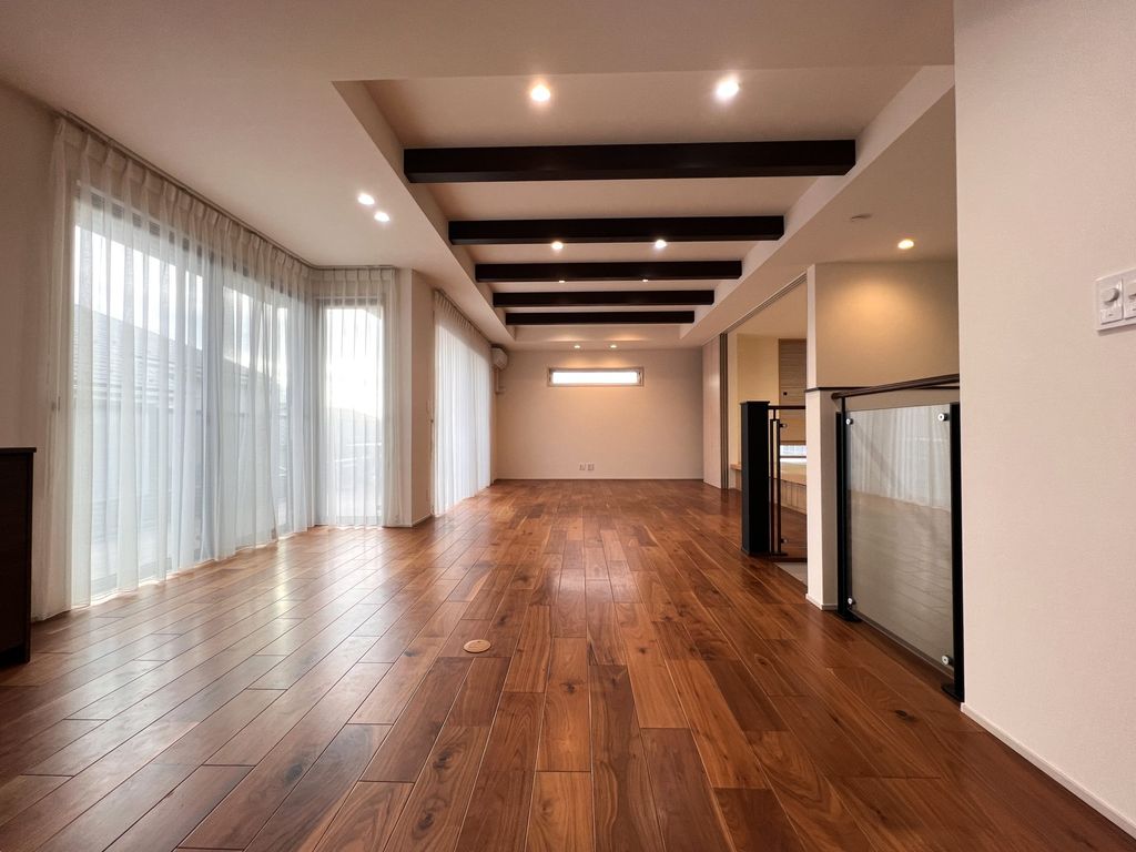 居室・リビング　別方向から見たリビングダイニングキッチン