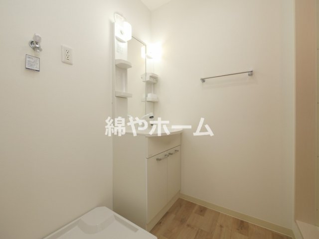 洗面設備　独立洗面化粧台が付いています