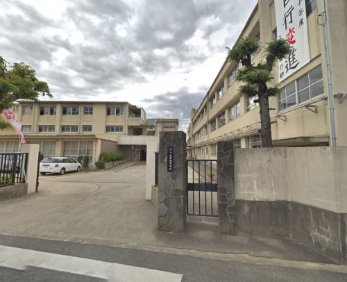 中学校　岸和田市立久米田中学校（中学校）まで670m